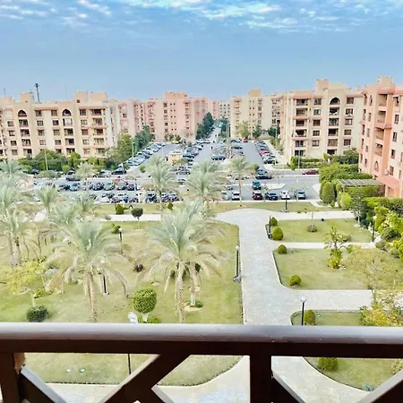 Luxurious 3 Bedroom Rustic Apartment Overlooking Huge Garden - For Families And Couples Cairo Exterior photo