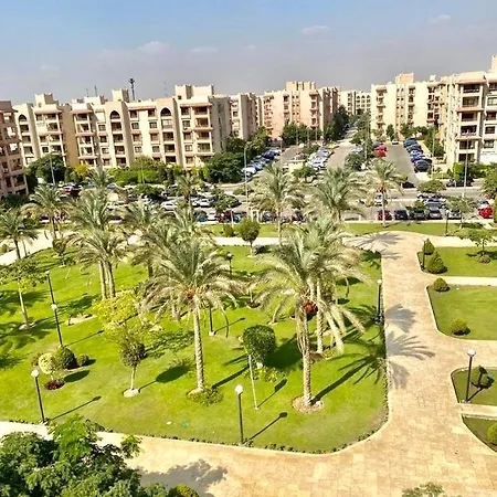 Luxurious 3 Bedroom Rustic Apartment Overlooking Huge Garden - For Families And Couples Cairo Exterior photo