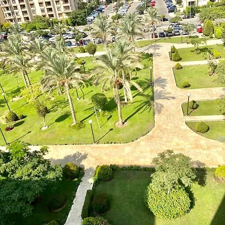Luxurious 3 Bedroom Rustic Apartment Overlooking Huge Garden - For Families And Couples Cairo Exterior photo