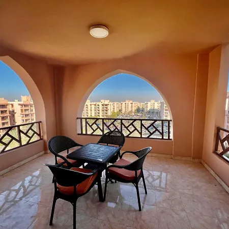Luxurious 3 Bedroom Rustic Apartment Overlooking Huge Garden - For Families And Couples Cairo Exterior photo