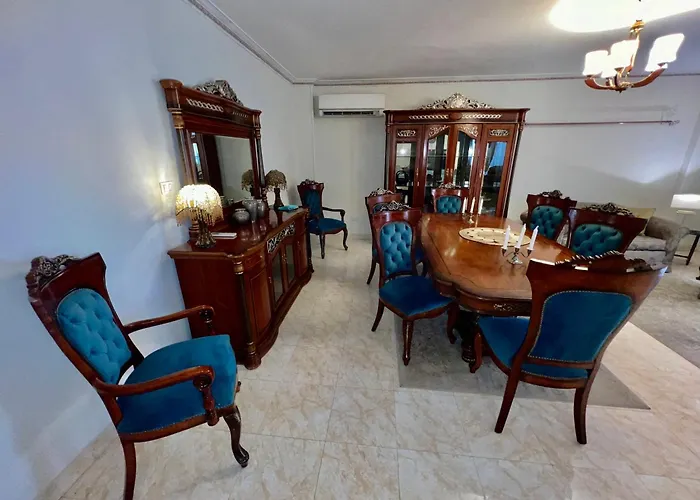 Luxurious 3 Bedroom Rustic Apartment Overlooking Huge Garden - For Families And Couples
