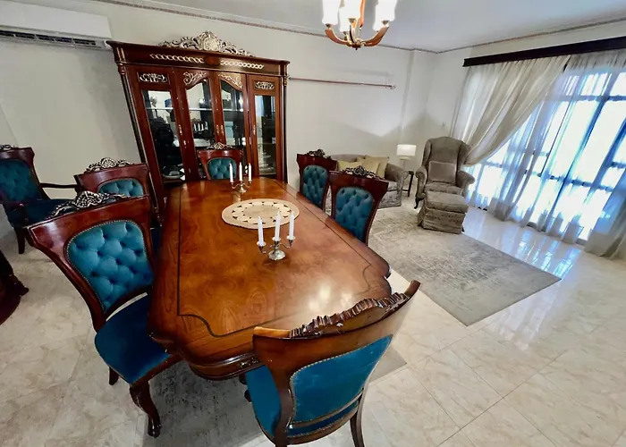 Luxurious 3 Bedroom Rustic Apartment Overlooking Huge Garden - For Families And Couples