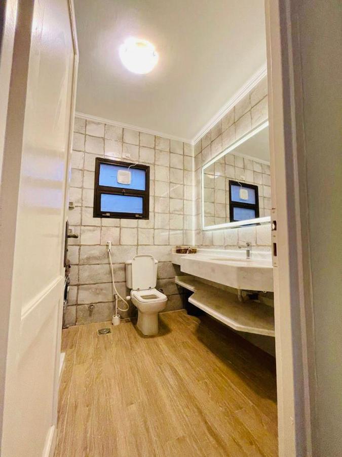 Luxurious 3 Bedroom Rustic Overlooking Huge Garden - For Families And Couples Apartment *