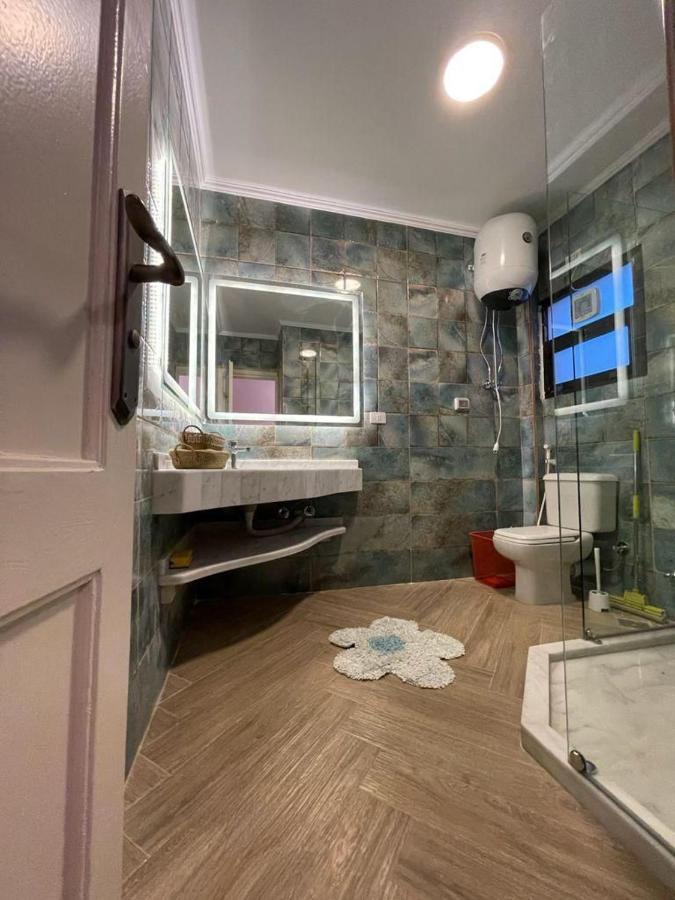 Apartment Luxurious 3 Bedroom Rustic Overlooking Huge Garden - For Families And Couples