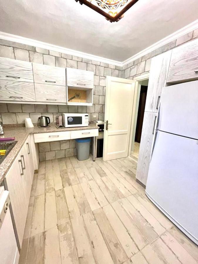 Luxurious 3 Bedroom Rustic Overlooking Huge Garden - For Families And Couples Apartment Kairo