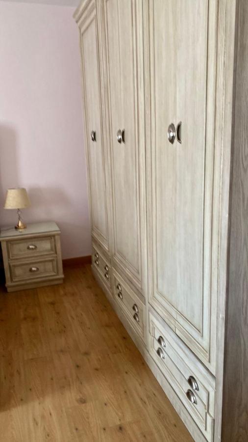 Luxurious 3 Bedroom Rustic Overlooking Huge Garden - For Families And Couples Apartment