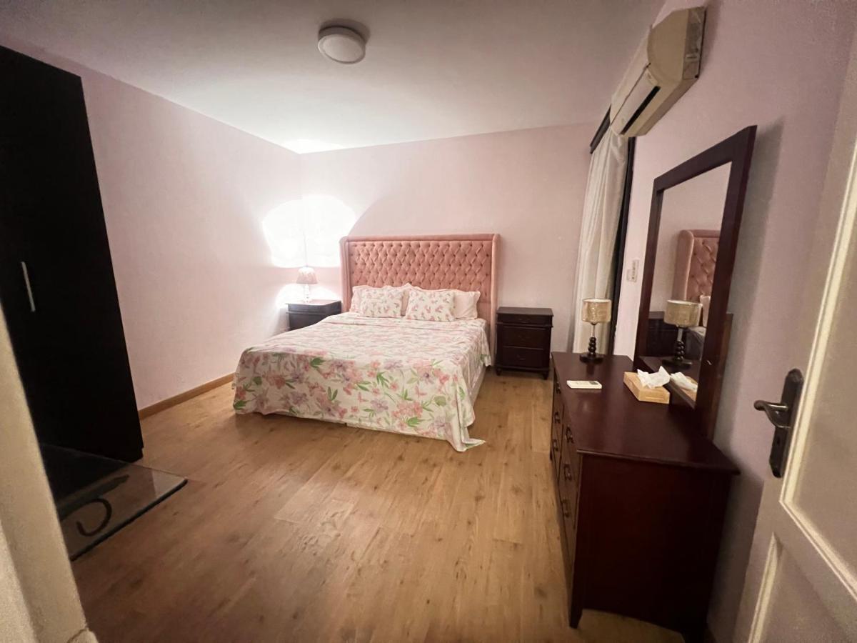 Apartment Luxurious 3 Bedroom Rustic Overlooking Huge Garden - For Families And Couples Kairo