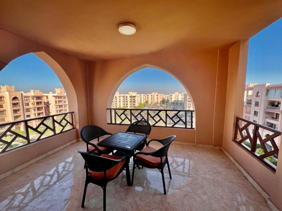 Luxurious 3 Bedroom Rustic Overlooking Huge Garden - For Families And Couples Apartment