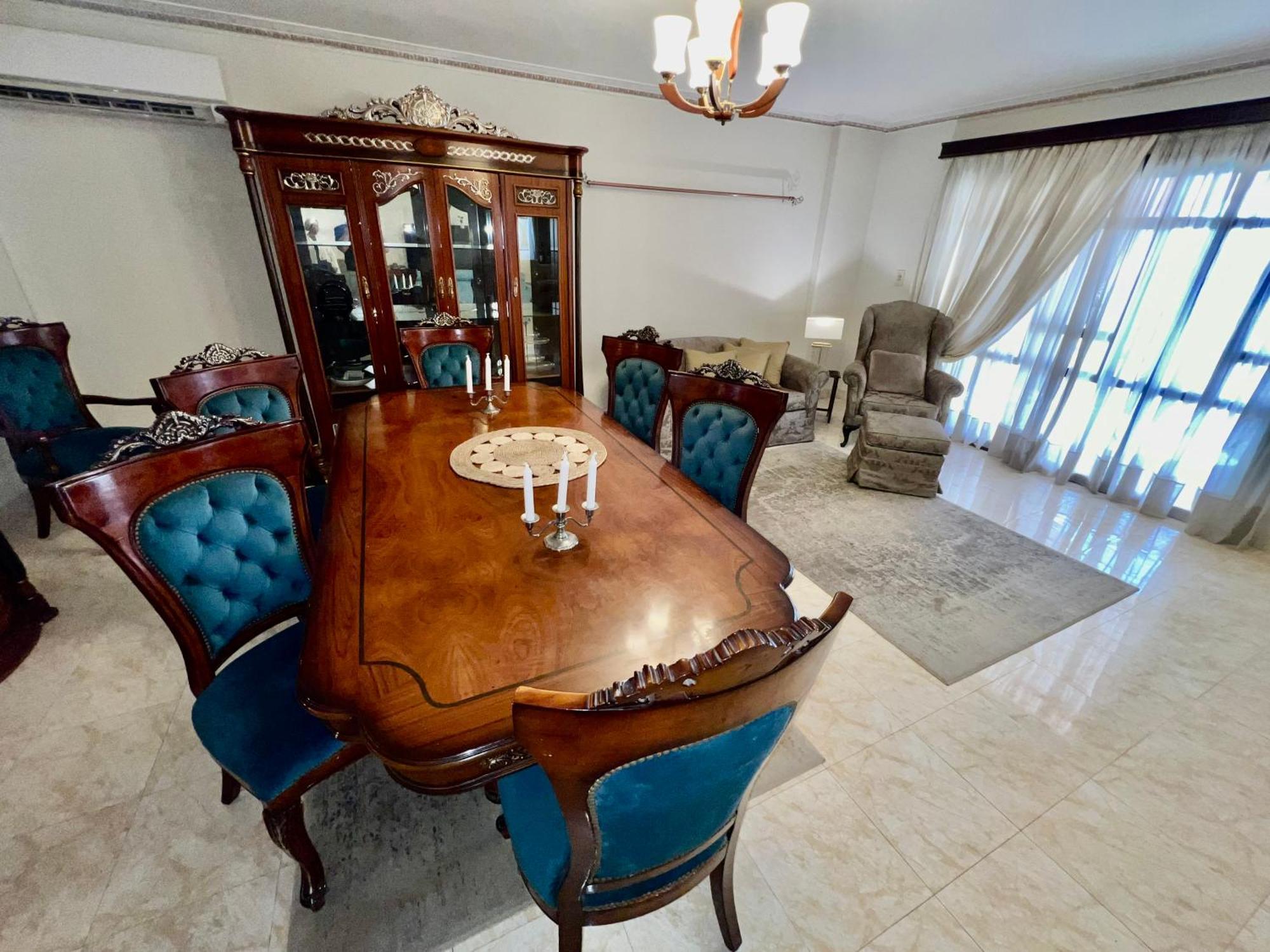 Luxurious 3 Bedroom Rustic Overlooking Huge Garden - For Families And Couples Apartment